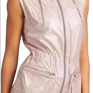 Athleta Rose Golf  Shimmer Inspire Vest